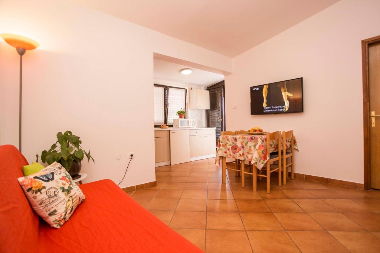 Apartments Romano Ровин Екстериор снимка