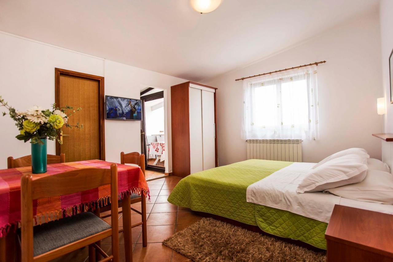 Apartments Romano Ровин Екстериор снимка