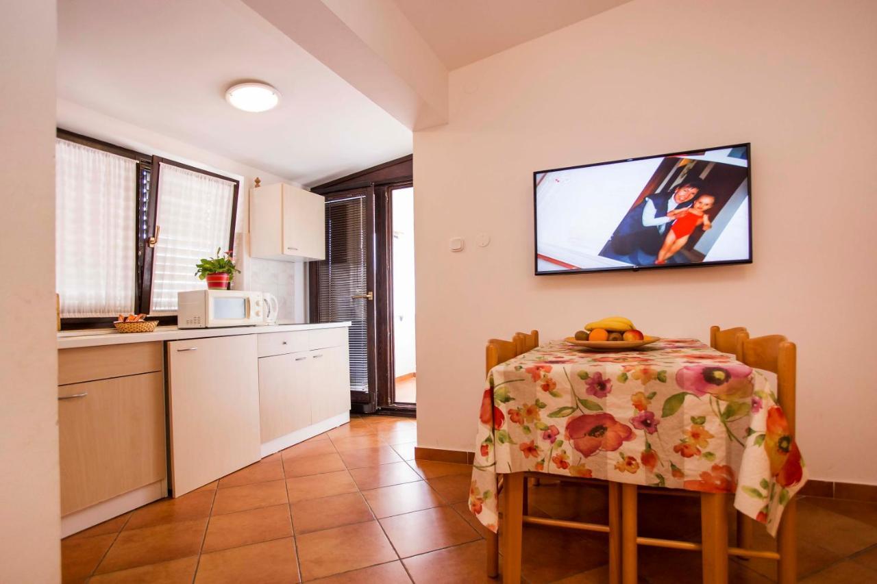 Apartments Romano Ровин Екстериор снимка