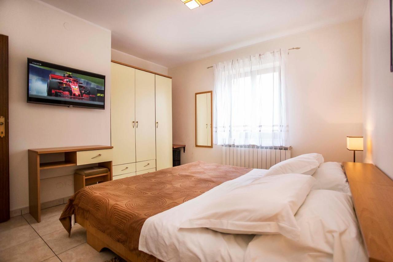 Apartments Romano Ровин Екстериор снимка