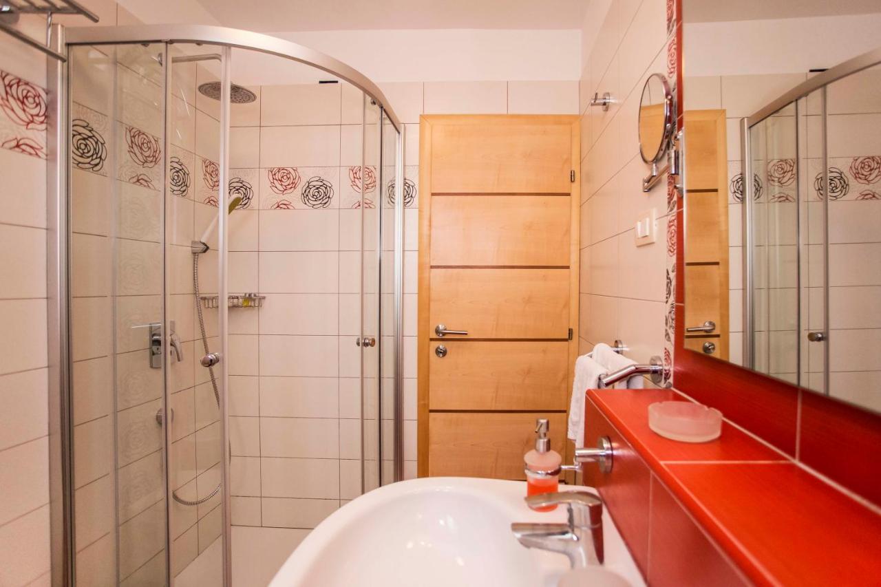 Apartments Romano Ровин Екстериор снимка