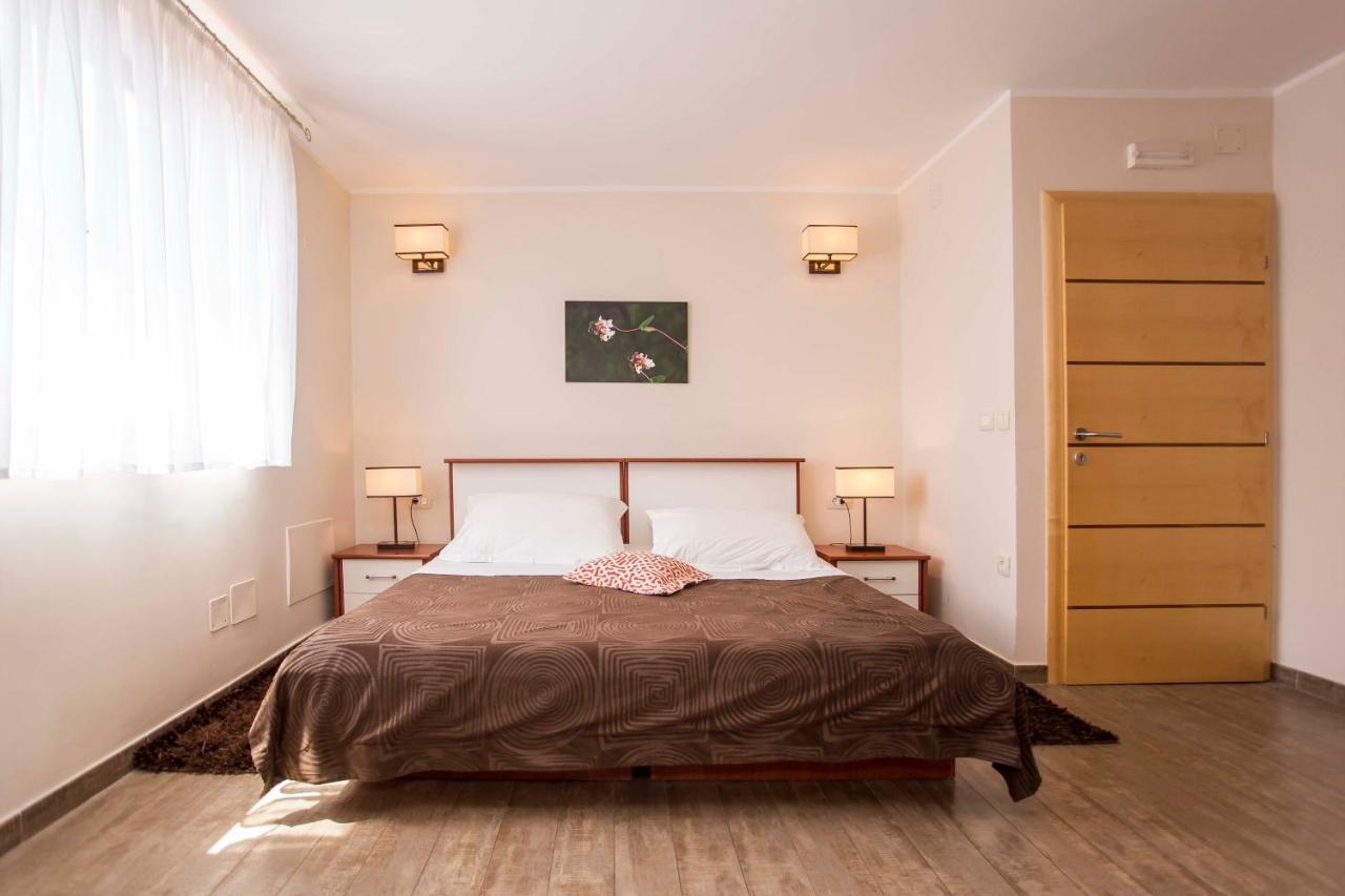 Apartments Romano Ровин Екстериор снимка
