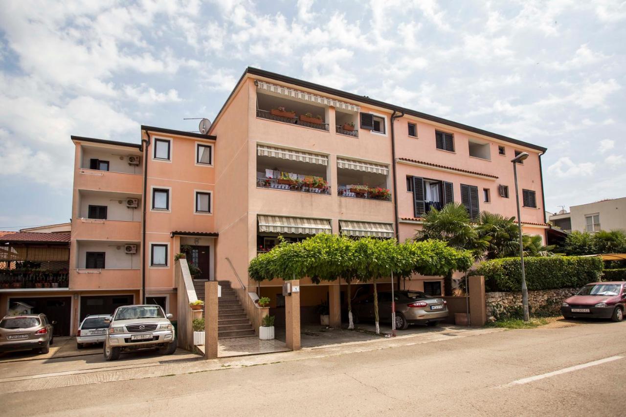 Apartments Romano Ровин Екстериор снимка